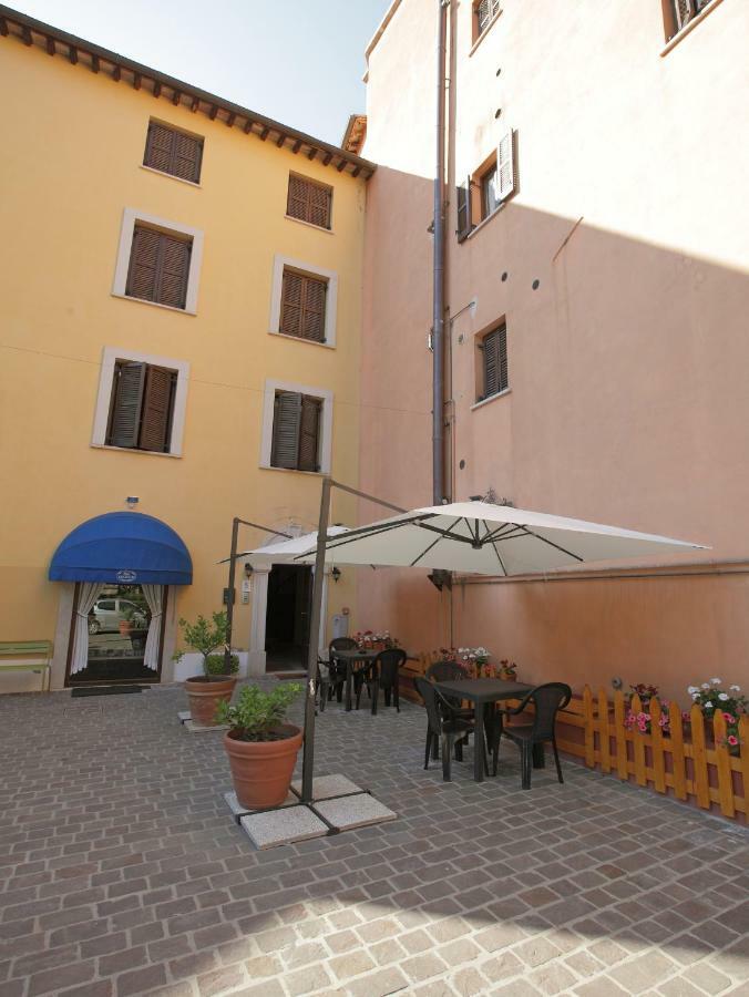 Il Cavallino Hotel Fossombrone Exterior foto